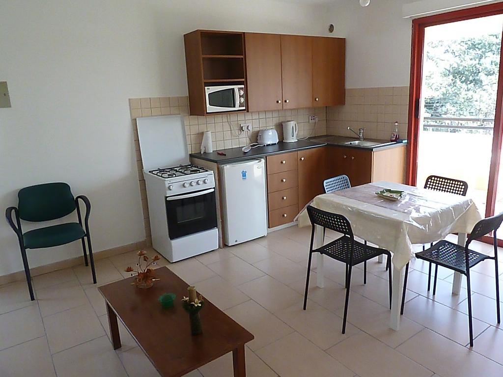 Valentinos Court Daire Pafos Oda fotoğraf